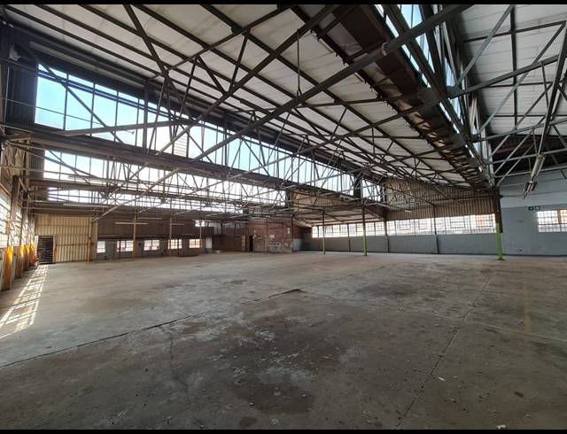 1,319M² WAREHOUSE TO LET IN BENROSE
